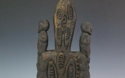 001585 Papua, Sentani Lake, ceremonial hook