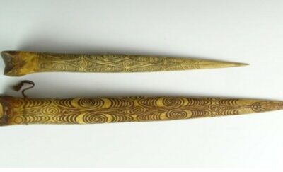 001589 Papua, Yos Sudarso Bay, daggers