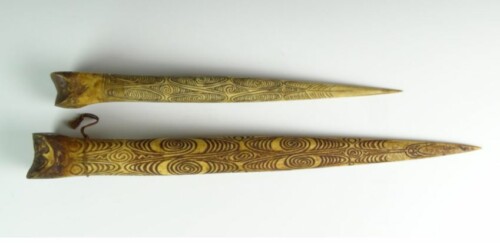 001589 Papua, Yos Sudarso Bay, daggers