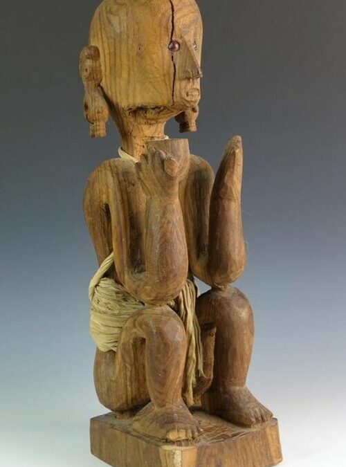 001570 Moluccas, Tanimbar, ancestor figure or guardian figure