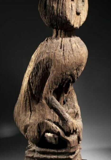 001605 Borneo, probably Sarawak, statue of a monkey