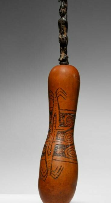 001646 Papua, Lake Sentani, lime container