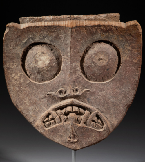 001838 Borneo, East Kalimantan, Bahau Dayak, coffin mask