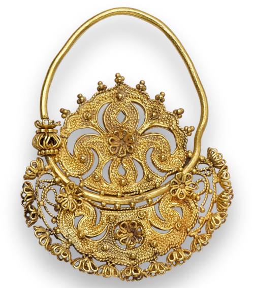 001845 Nusa Tenggara, Flores, Lio, ear pendant