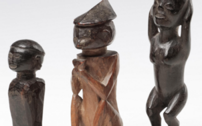 001876 Moluccas, two amulet figures