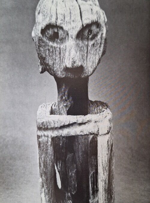 001925 Moluccas, Leti, ancestor figure