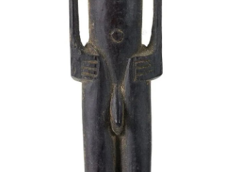 001932 Papua, Lake Sentani, lick stick